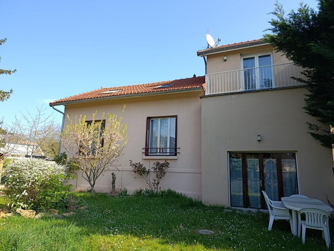 Maison 7 pièces 157 m² · à Varennes Jarcy · 157 m² · 386 000 €