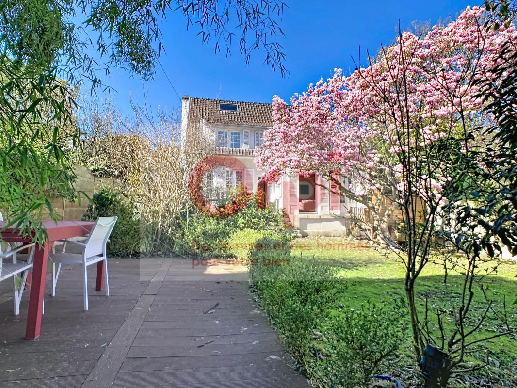 Maison 7 pièces 140 m² · à Issy les Moulineaux · 140 m² · 1 120 000 €