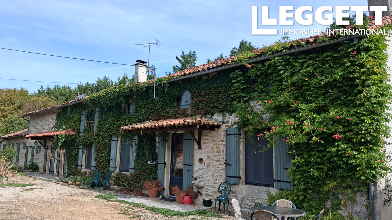 Maison 11 pièces 233 m² · à Civray · 233 m² · 304 950 €