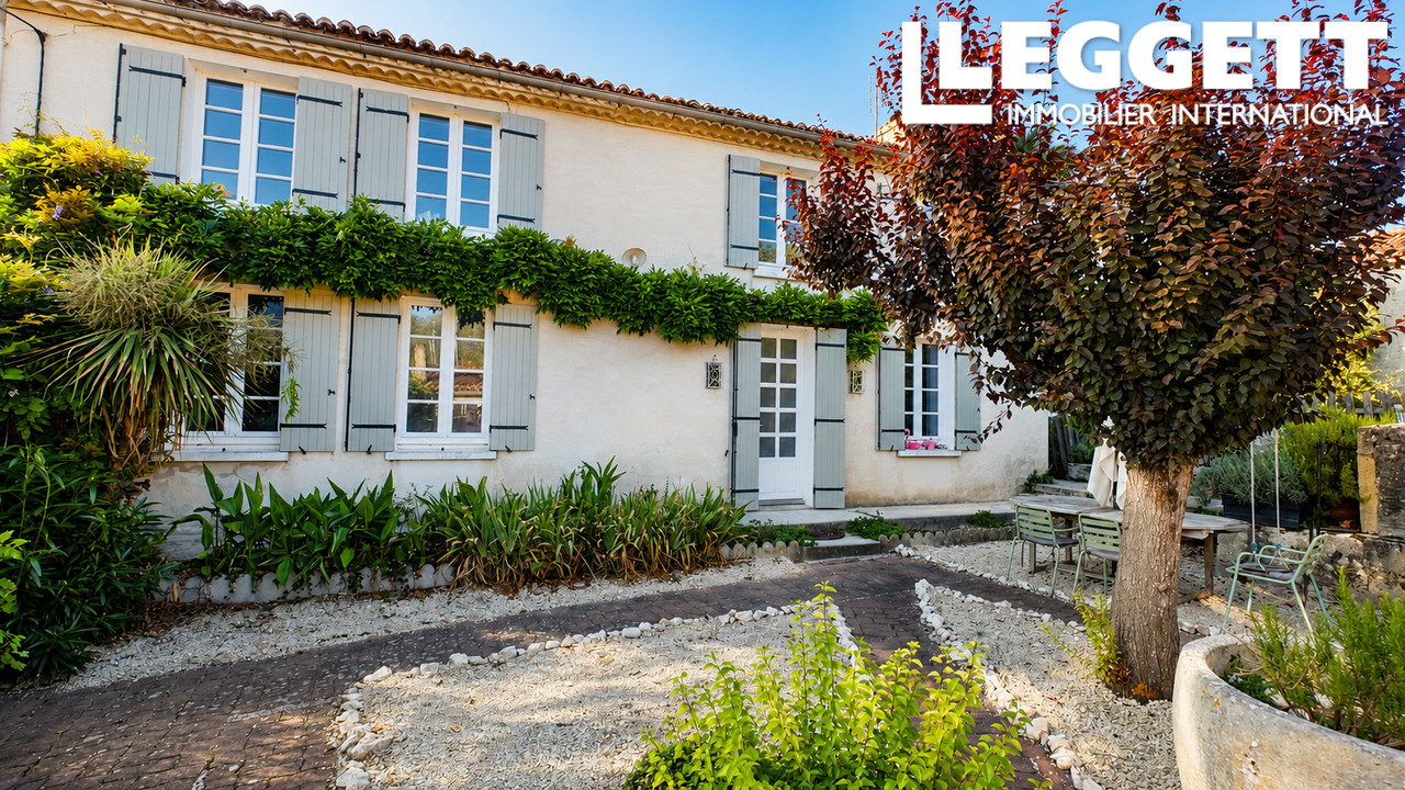 Maison 10 pièces 151 m² · à St Pierre de Juillers · 151 m² · 235 000 €