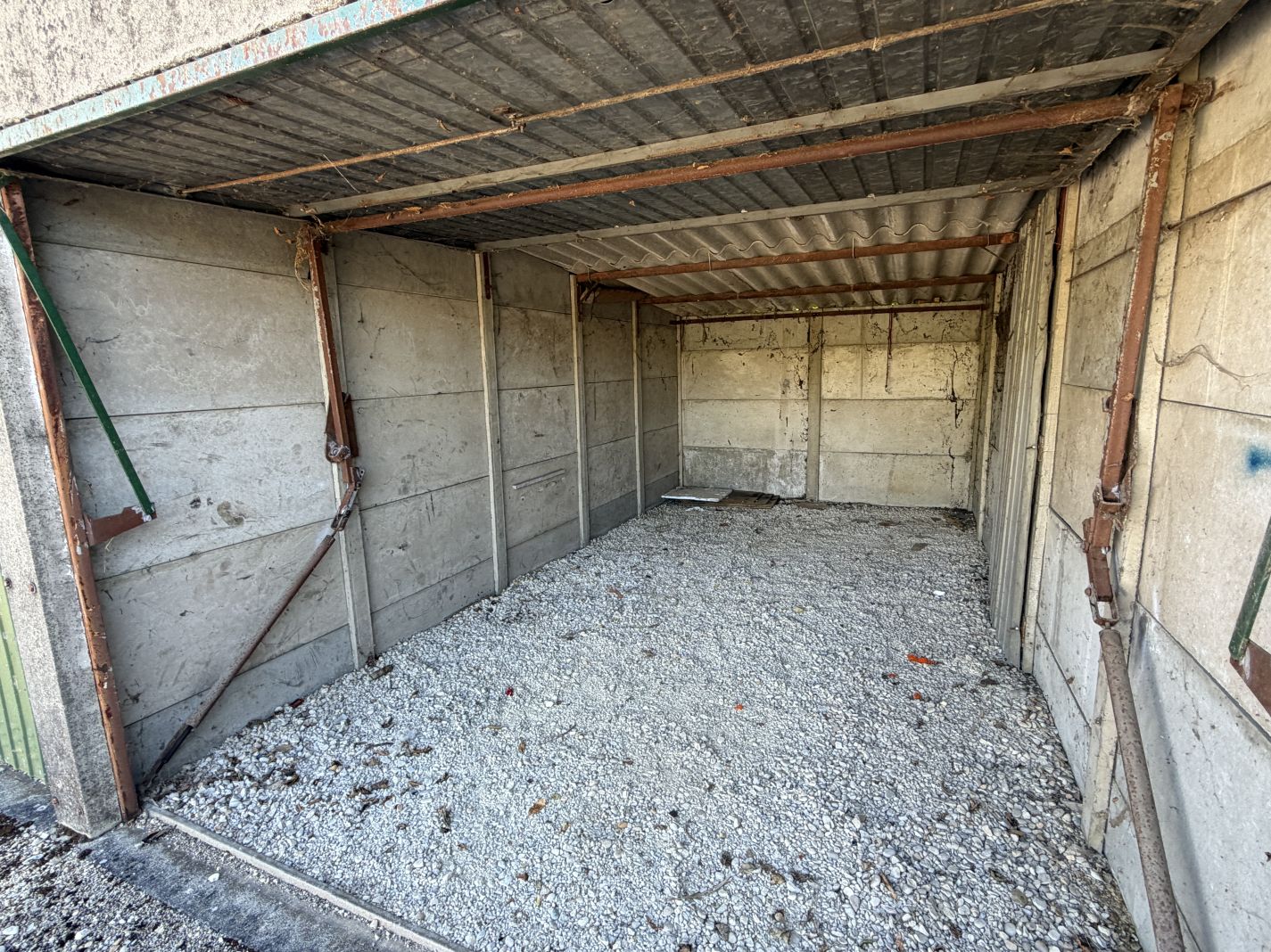 Parking 15 m² · à Vonnas · 15 m² · 90 €/mois