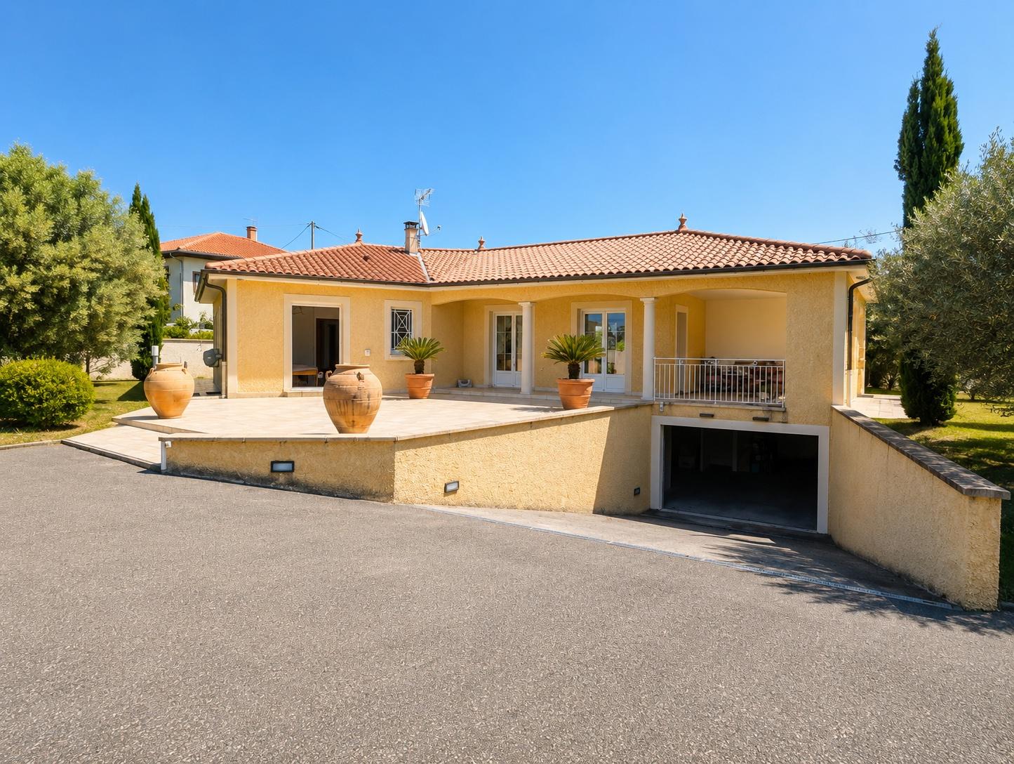 Maison 4 pièces 132 m² · à Décines-Charpieu · 132 m² · 568 000 €