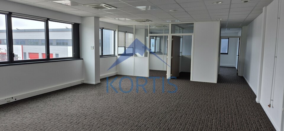 Local commercial 3 pièces 115 m² · à Meyzieu · 115 m² · 1 574 €/mois