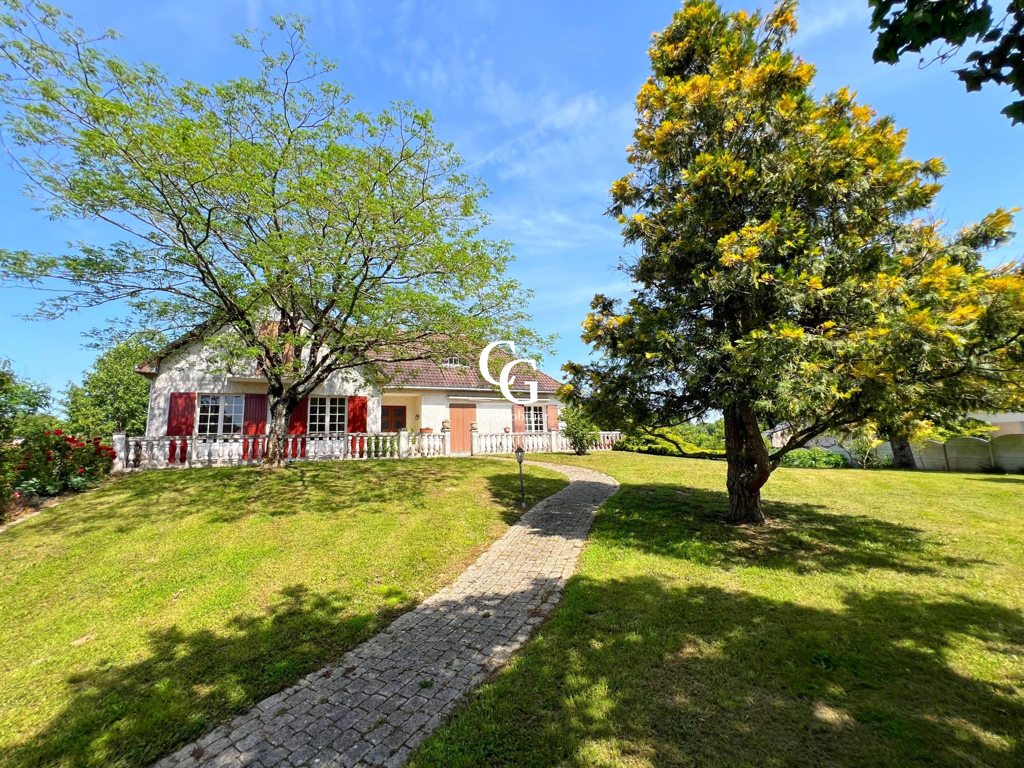 Maison 7 pièces 210 m² · à Montbert · 210 m² · 369 200 €