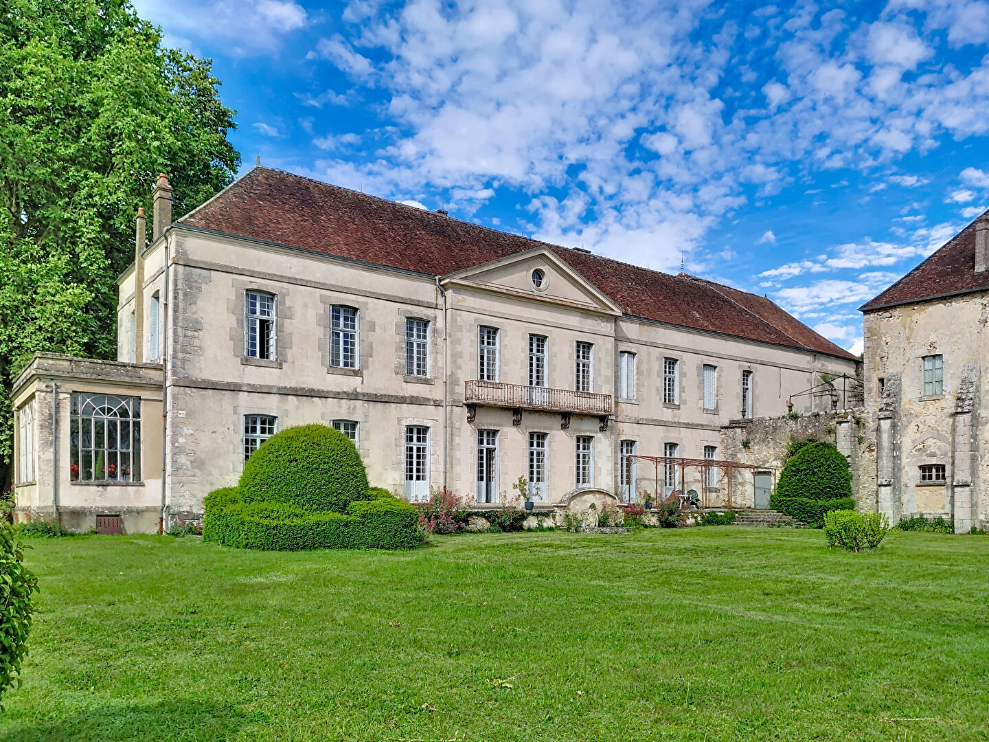 Maison 28 pièces 985 m² · à Talus-Saint-Prix · 985 m² · 1 600 000 €