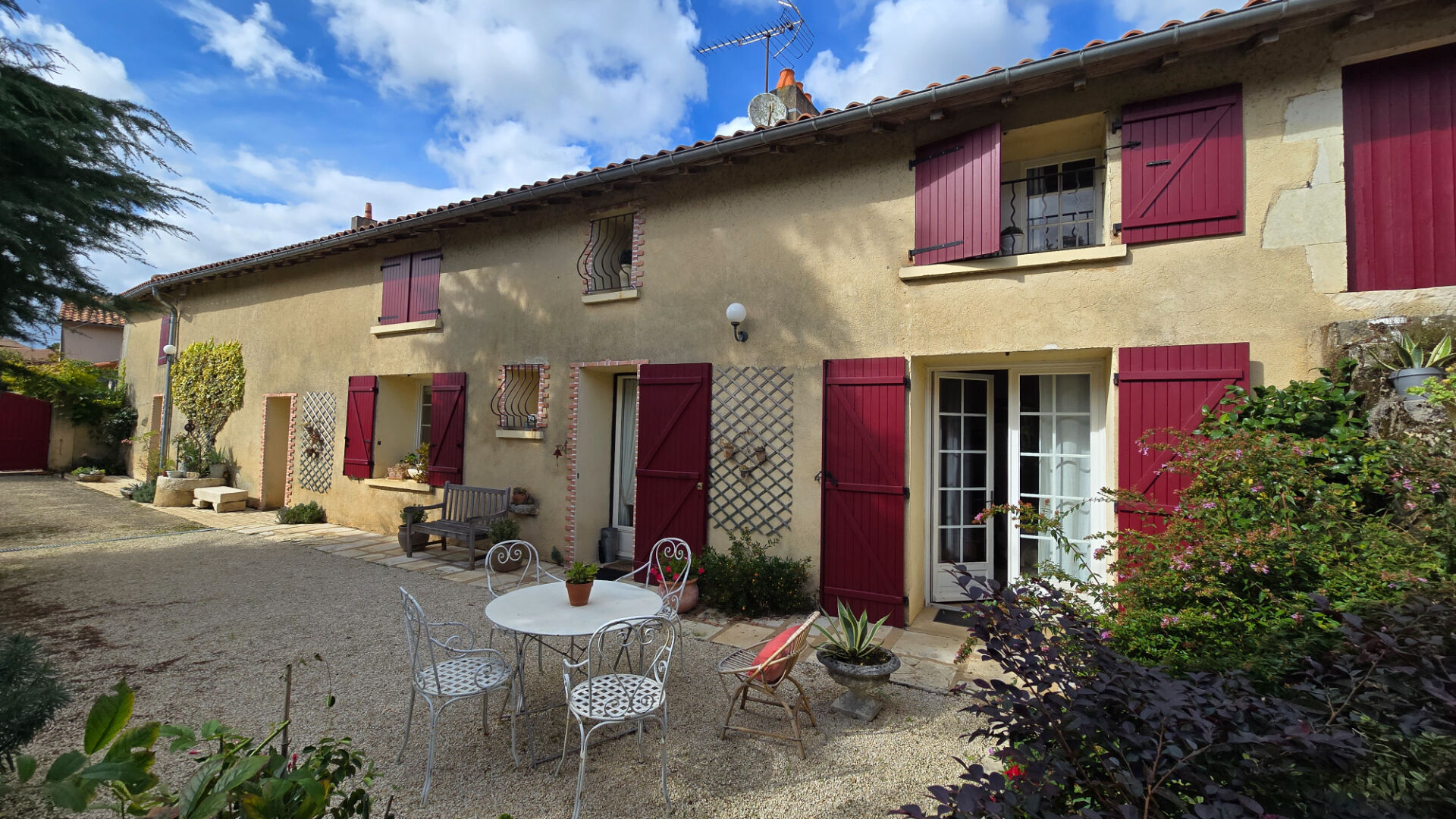 Maison 6 pièces 146 m² · à St Saviol · 146 m² · 200 000 €