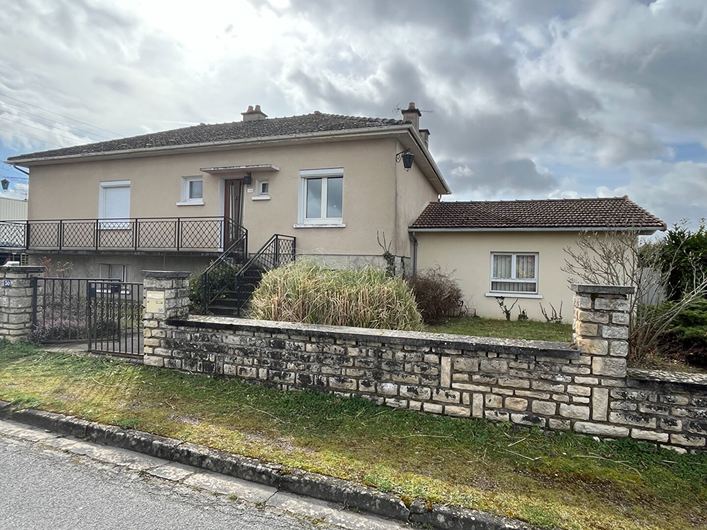 Maison 4 pièces 91 m² · à L Isle Jourdain · 91 m² · 90 000 €