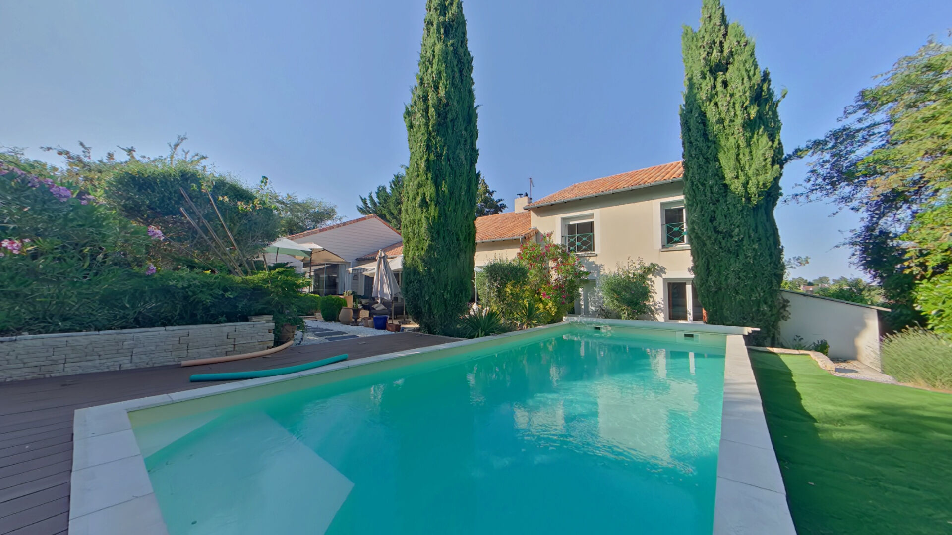 Maison 7 pièces 244 m² · à St Benoit · 244 m² · 598 500 €