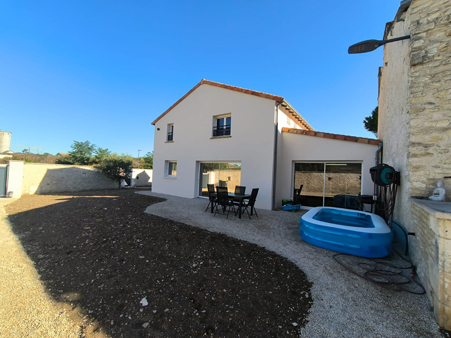 Maison 6 pièces 215 m² · à Neuville de Poitou · 215 m² · 359 000 €