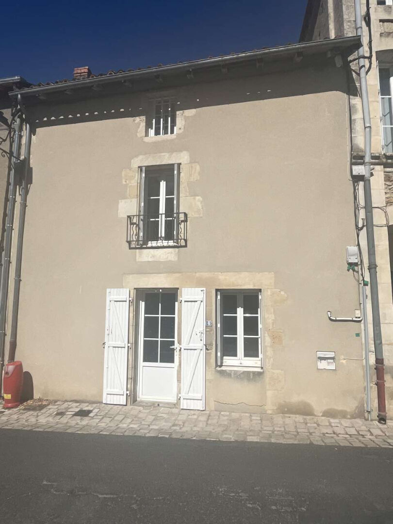 Maison 4 pièces 90 m² · à St Maurice la Clouere · 90 m² · 73 000 €