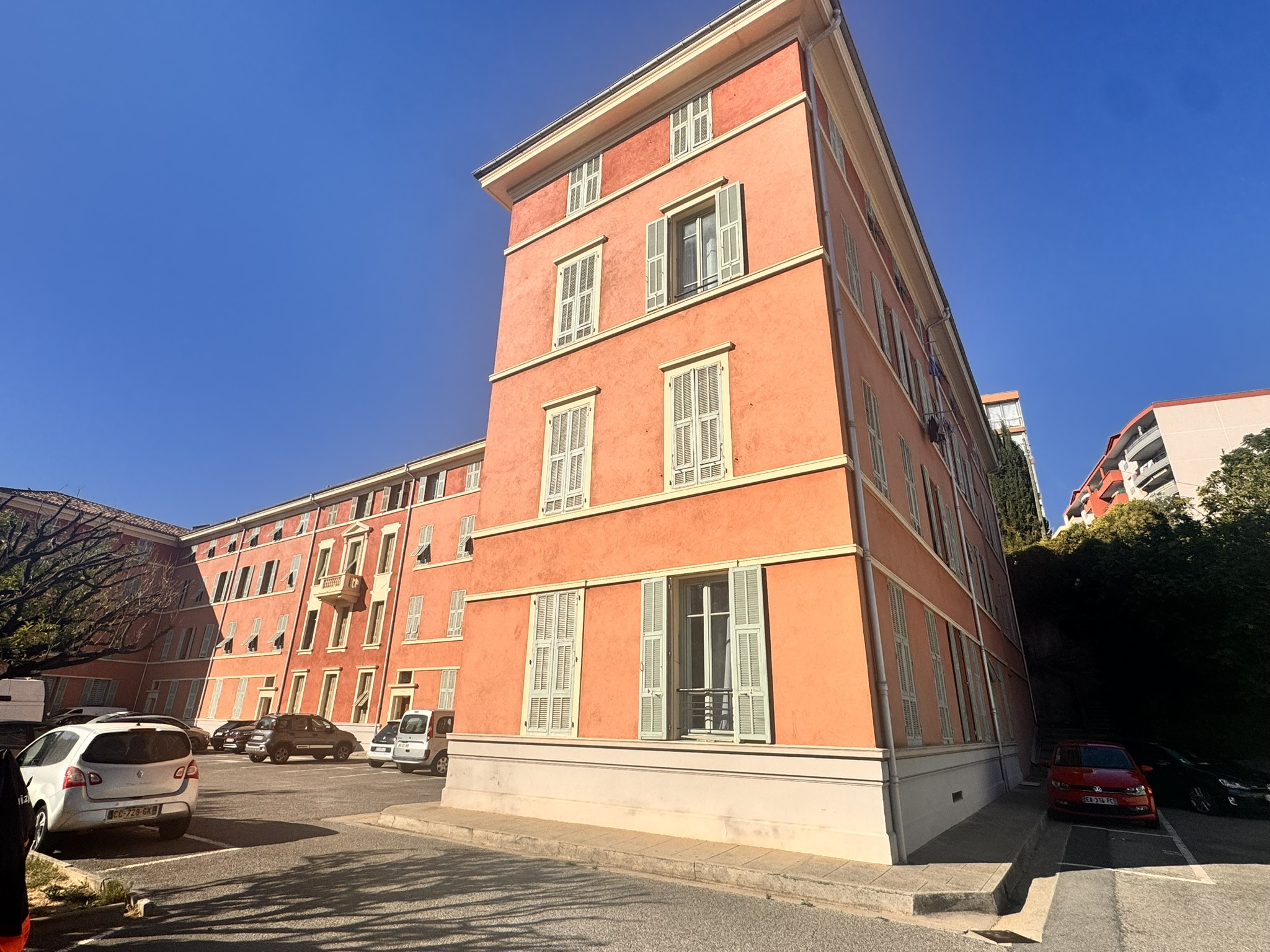 Appartement 3 pièces 64 m² · à St Laurent du Var · 64 m² · 220 000 €