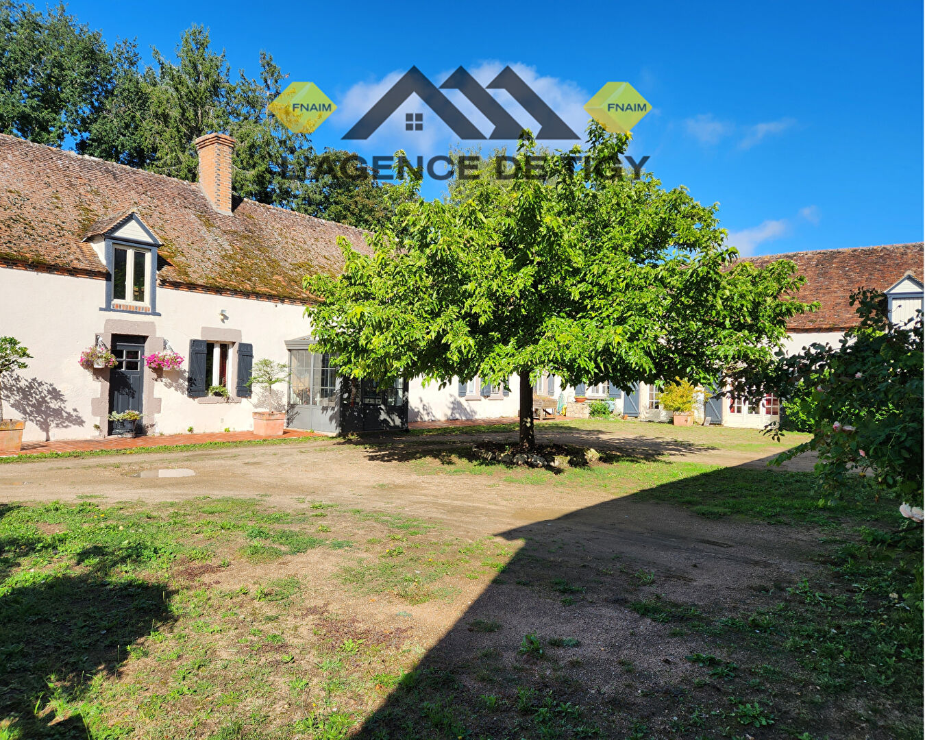 Maison 6 pièces 282 m² · à Neuvy-en-Sullias · 282 m² · 468 000 €