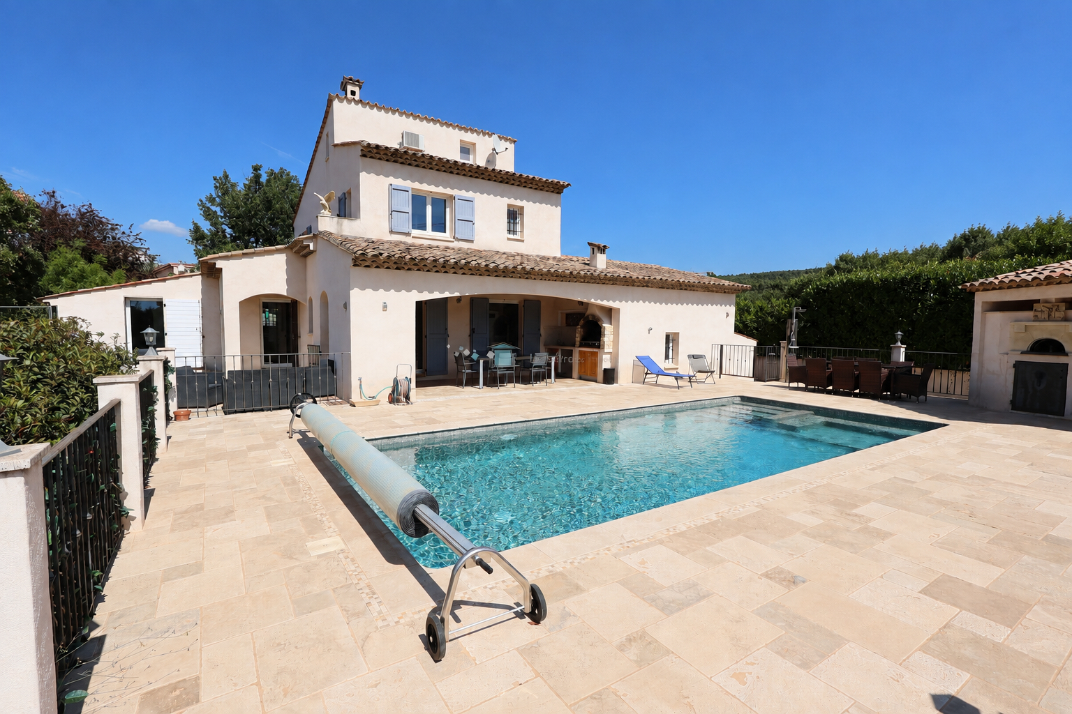 Maison 6 pièces 170 m² · à St Cezaire sur Siagne · 170 m² · 580 000 €