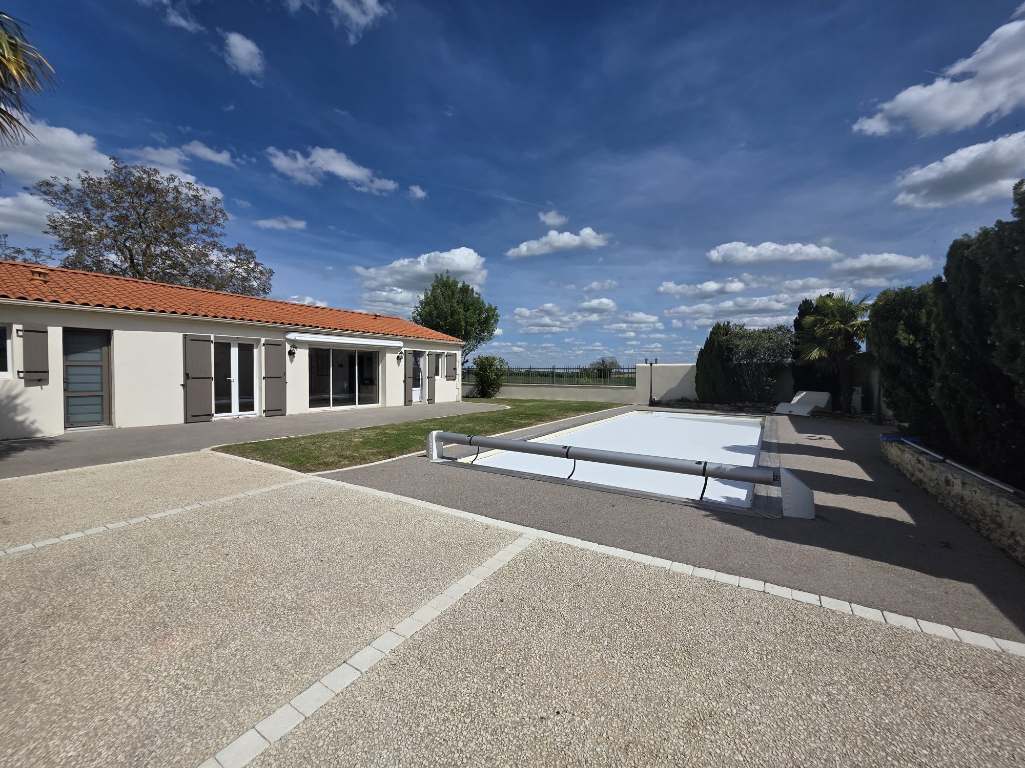 Maison 6 pièces 168 m² · à Breuil la Reorte · 168 m² · 370 000 €