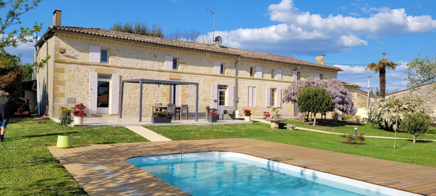 Maison 10 pièces 420 m² · à St Emilion · 420 m² · 790 000 €