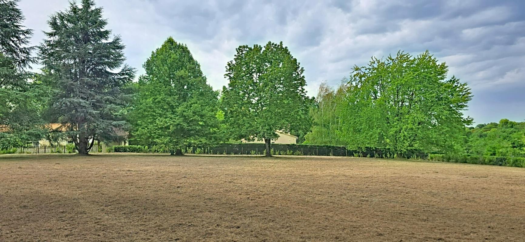 Terrain 5358 m² · à Sanilhac · 5 358 m² · 399 000 €