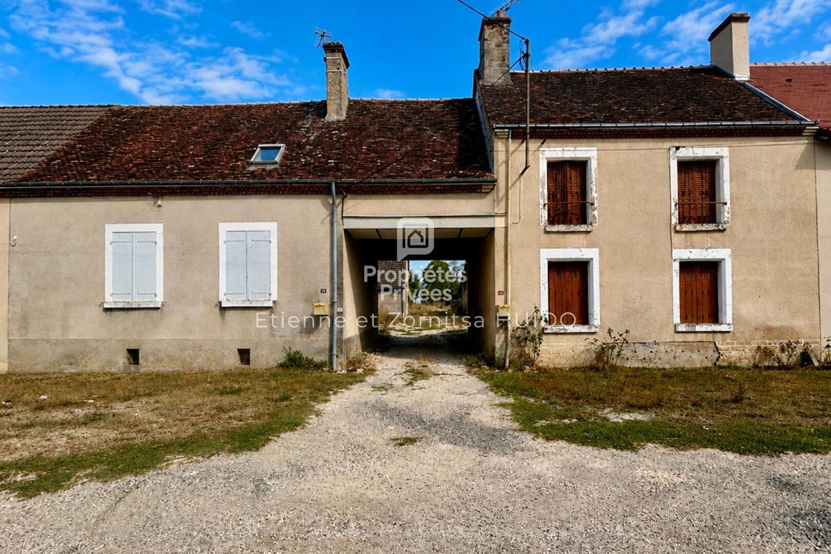 Maison 11 pièces 255 m² · à Vatan · 255 m² · 142 000 €