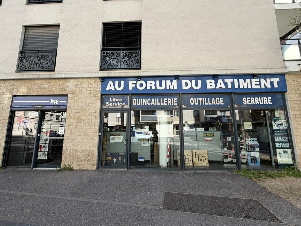 Local commercial 120 m² · à Lyon 07 · 120 m² · 2 350 €/mois