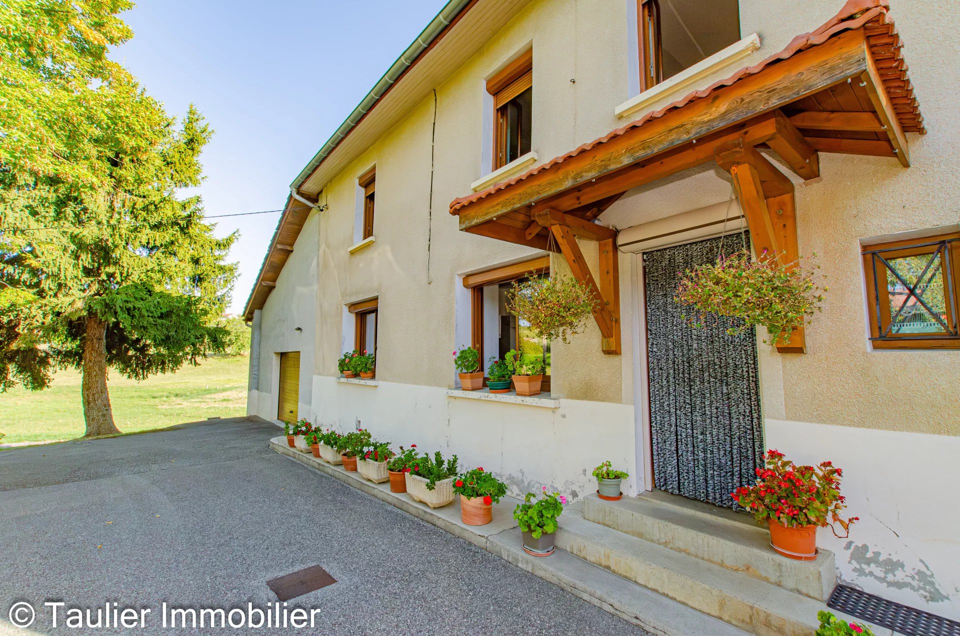 Maison 8 pièces 170 m² · à Chevrieres · 170 m² · 276 000 €