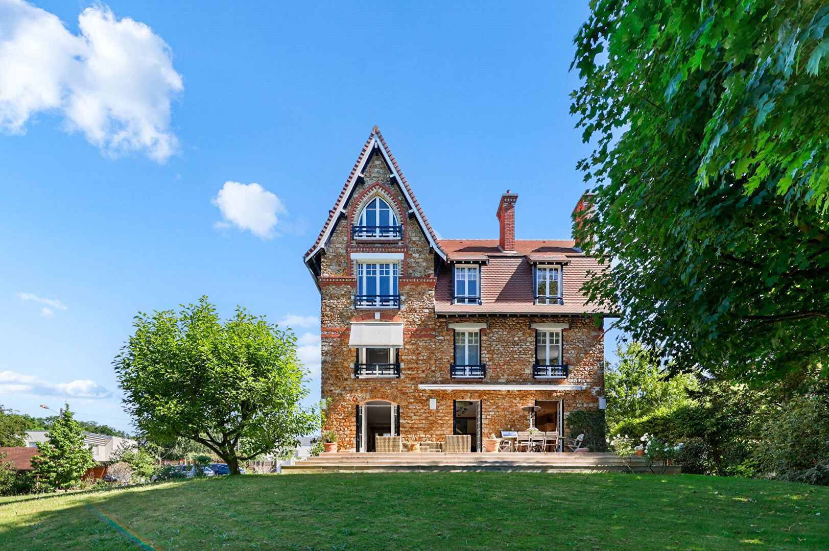 Maison 9 pièces 320 m² · à Vaucresson · 320 m² · 1 950 000 €