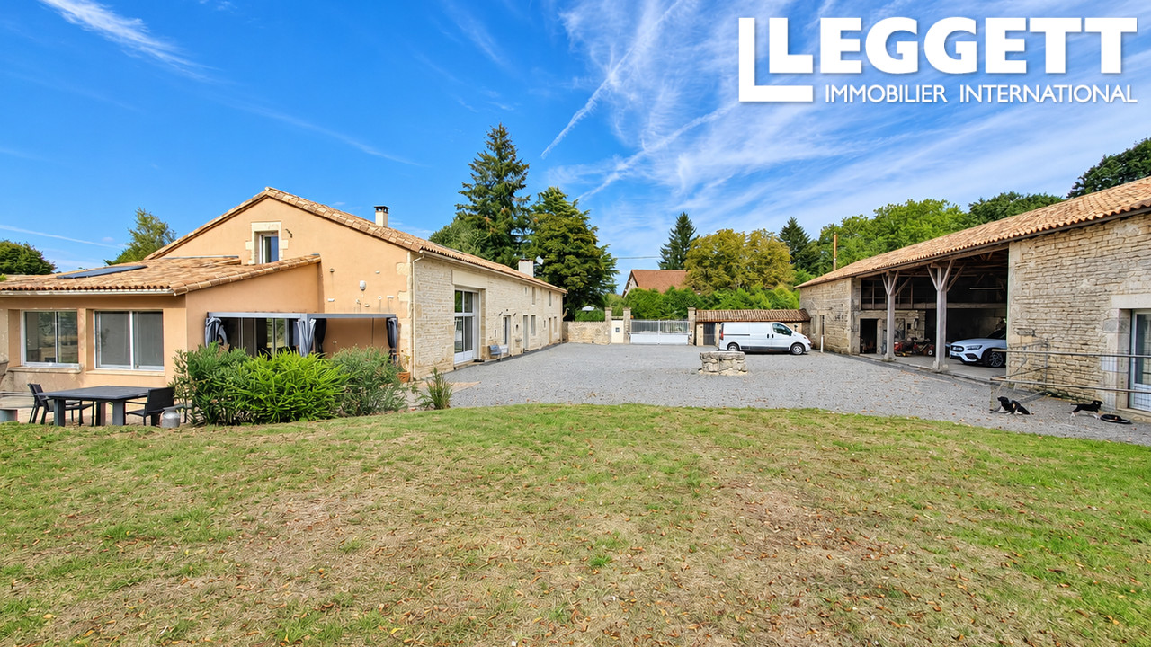 Maison 7 pièces 225 m² · à Chef-Boutonne · 225 m² · 371 000 €