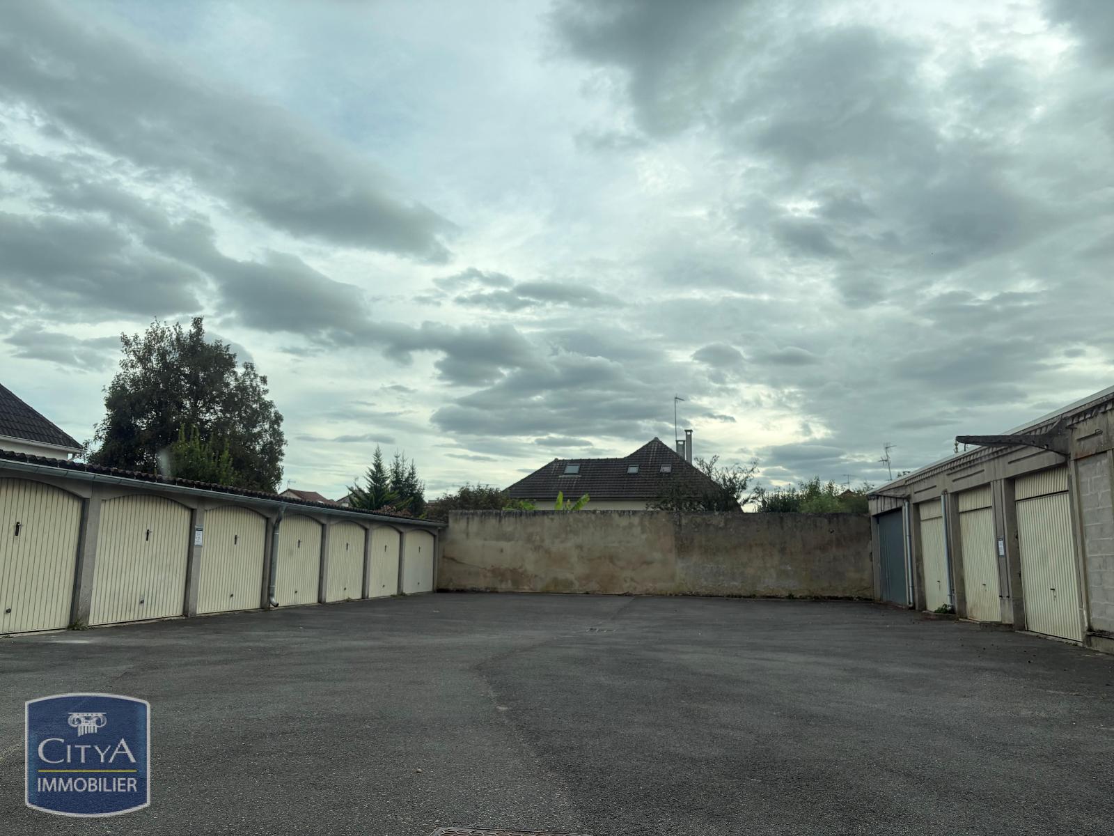 Parking MEAUX 77100 · 102 €/mois