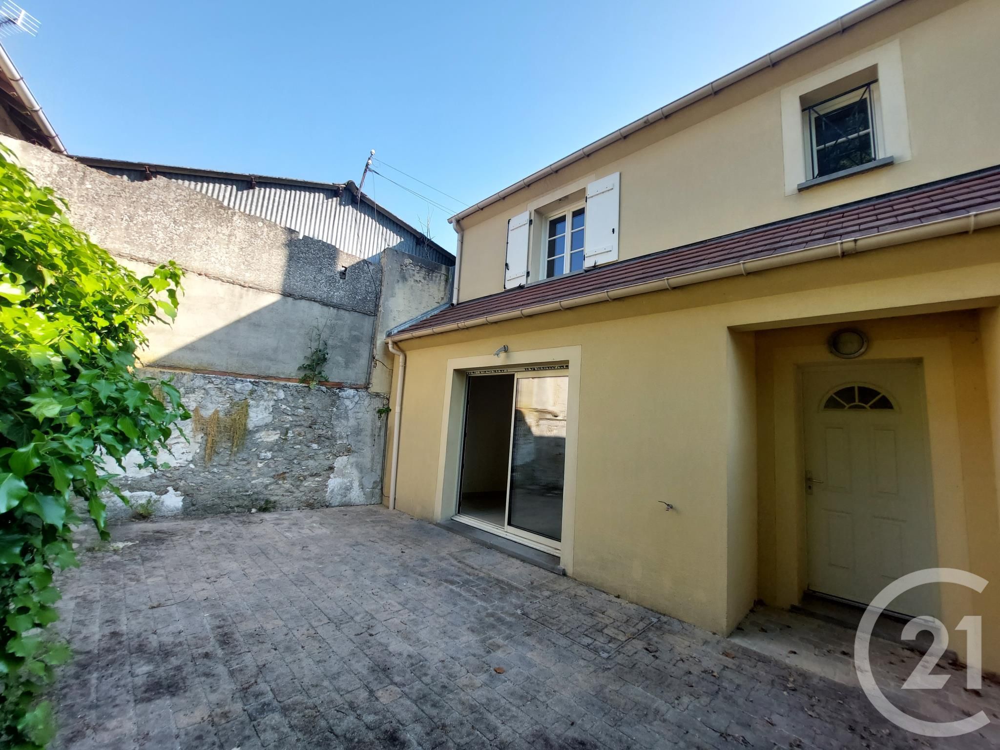 Maison 3 pièces 77 m² · à Guerard · 77 m² · 1 033 €/mois
