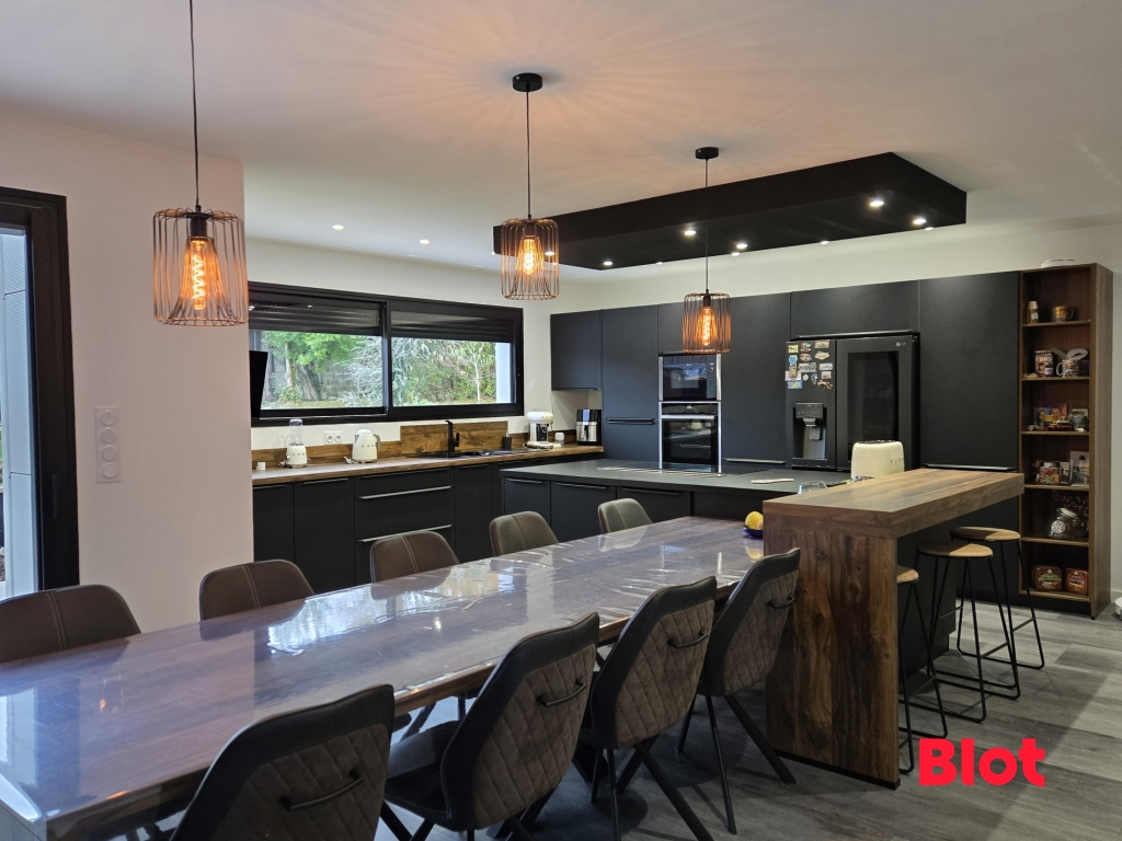 Maison 5 pièces 200 m² · à Maen Roch · 200 m² · 699 748 €
