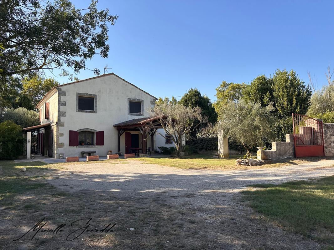 Maison 9 pièces 202 m² · à Arles · 202 m² · 385 000 €