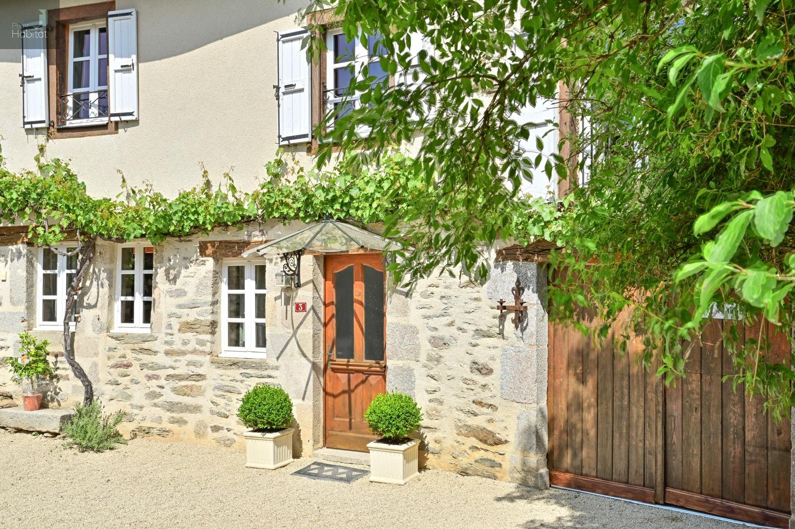 Maison 8 pièces 171 m² · à Leynhac · 171 m² · 290 000 €