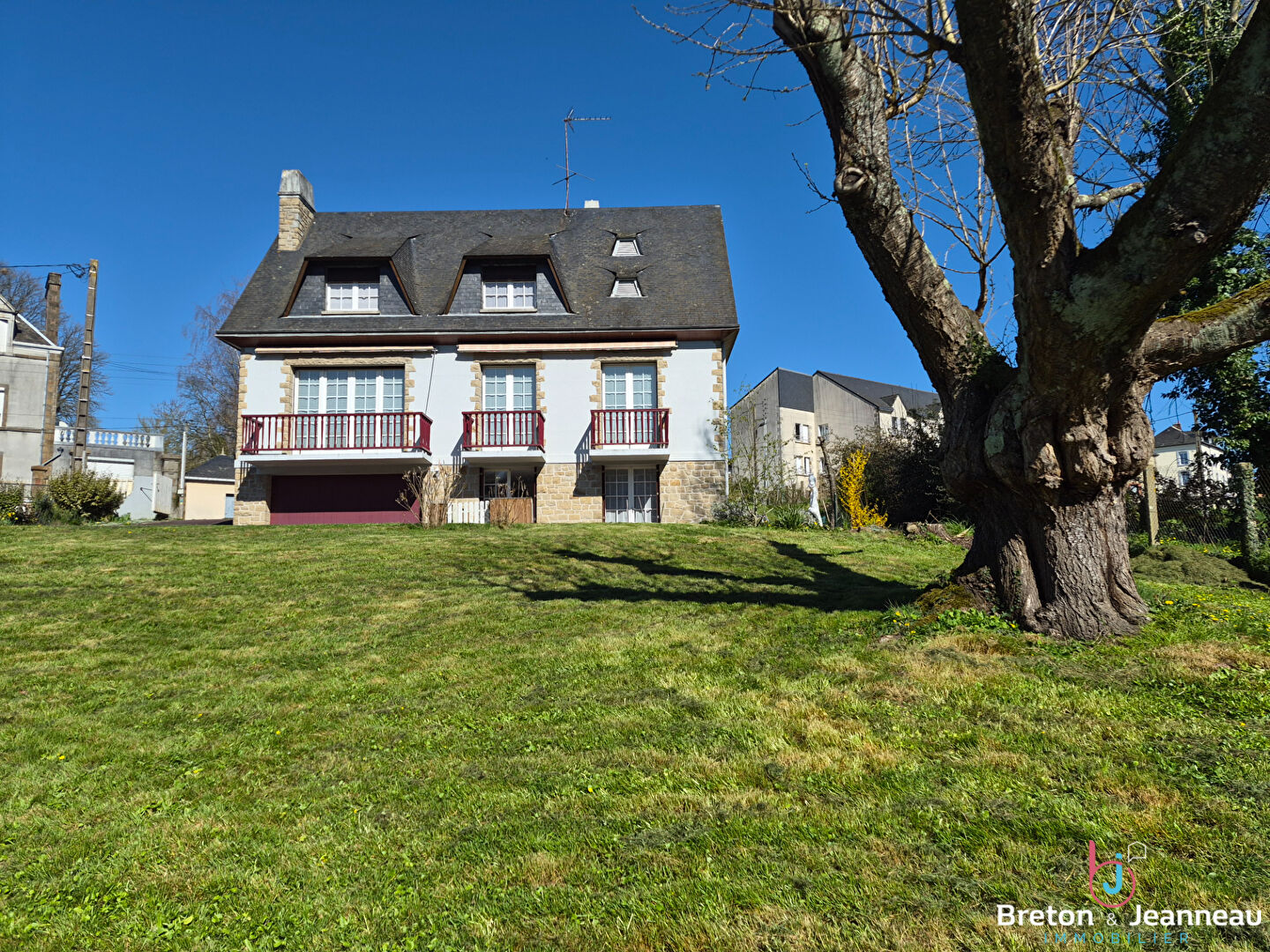 Maison 5 pièces 169 m² · à Ambrières-les-Vallées · 169 m² · 210 400 €
