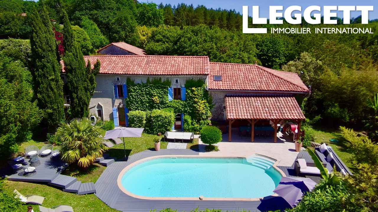 Maison 12 pièces 350 m² · à Nonac · 350 m² · 445 000 €