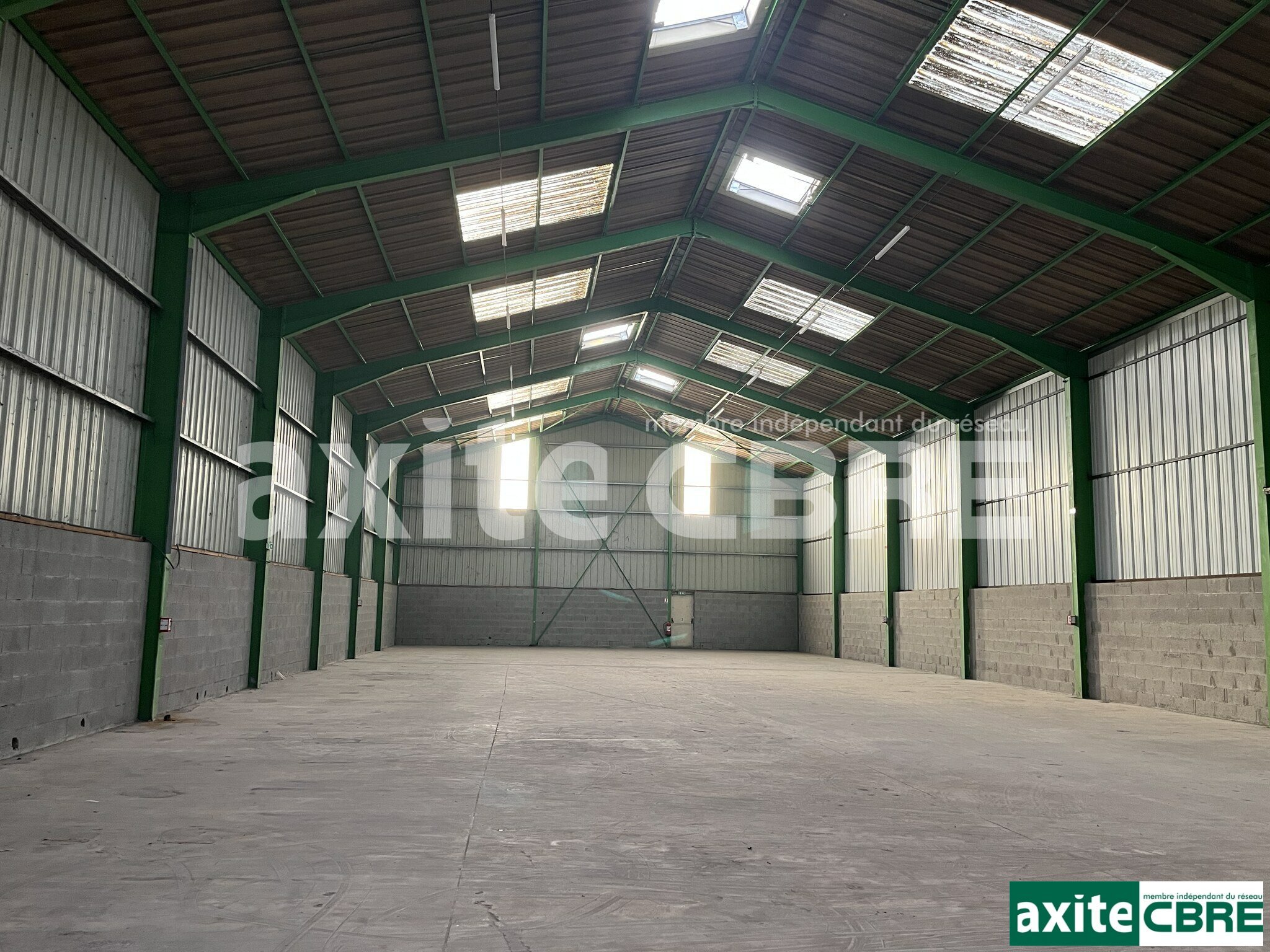 Local commercial 800 m² · à Granieu · 800 m² · 4 000 €/mois