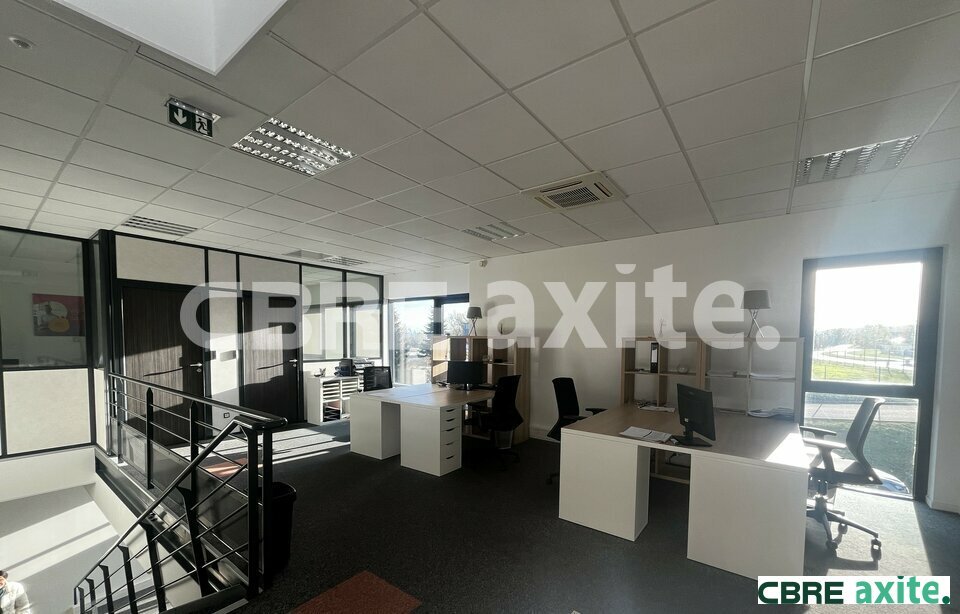 Local commercial 162 m² · à Vaulx Milieu · 162 m² · 1 967 €/mois