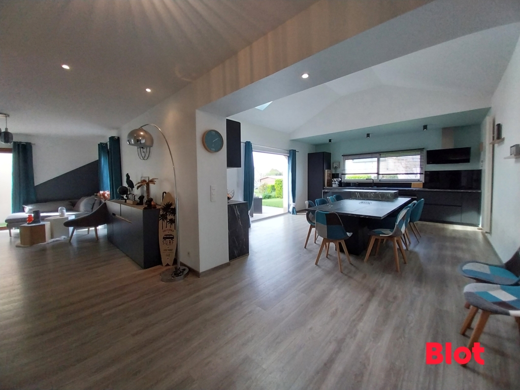 Maison 9 pièces 177 m² · à Saint-Coulomb · 177 m² · 598 500 €