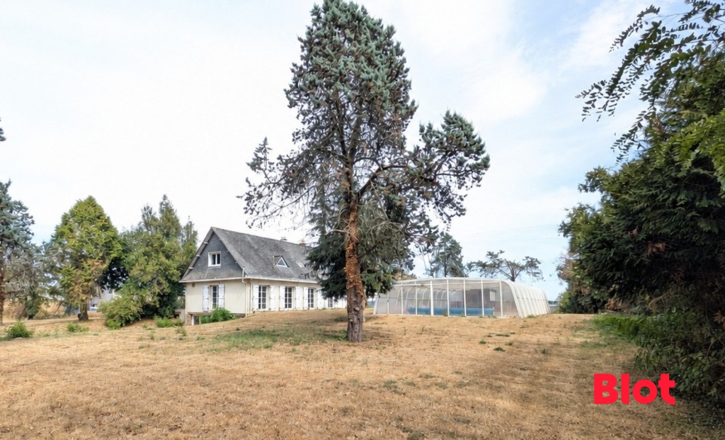 Maison 10 pièces 254 m² · à Noyal-sur-Vilaine · 254 m² · 383 250 €