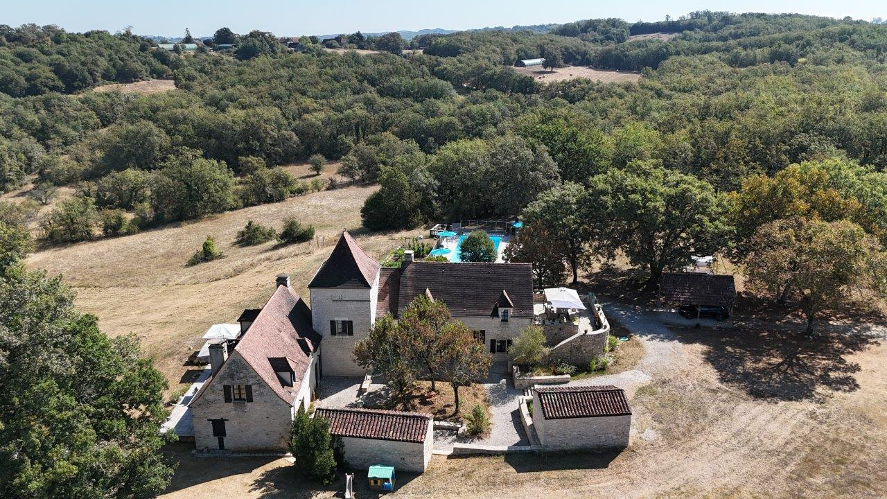 Maison 12 pièces 350 m² · à Gourdon · 350 m² · 879 000 €