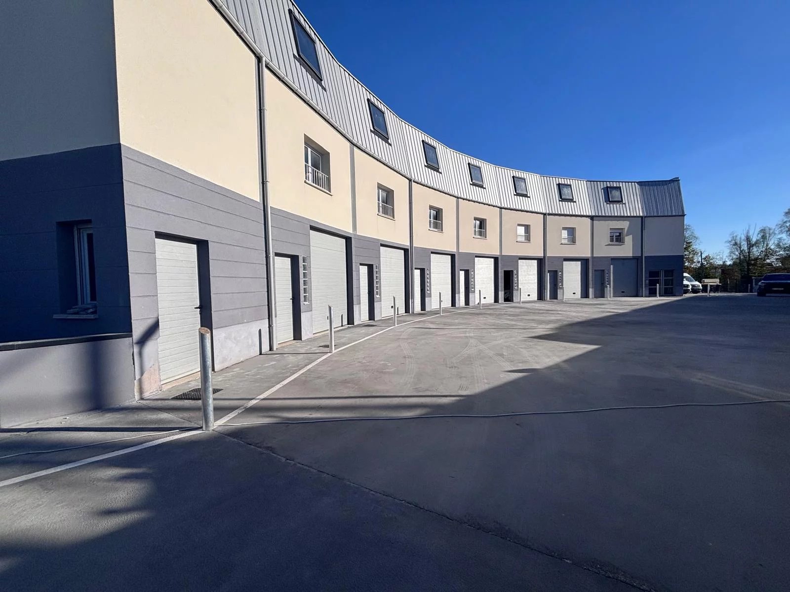 Local commercial 44 m² · à Fontenay-Trésigny · 44 m² · 883 €/mois