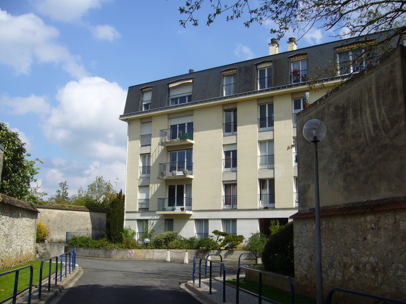 Parking FONTAINEBLEAU 77300 · 100 €/mois
