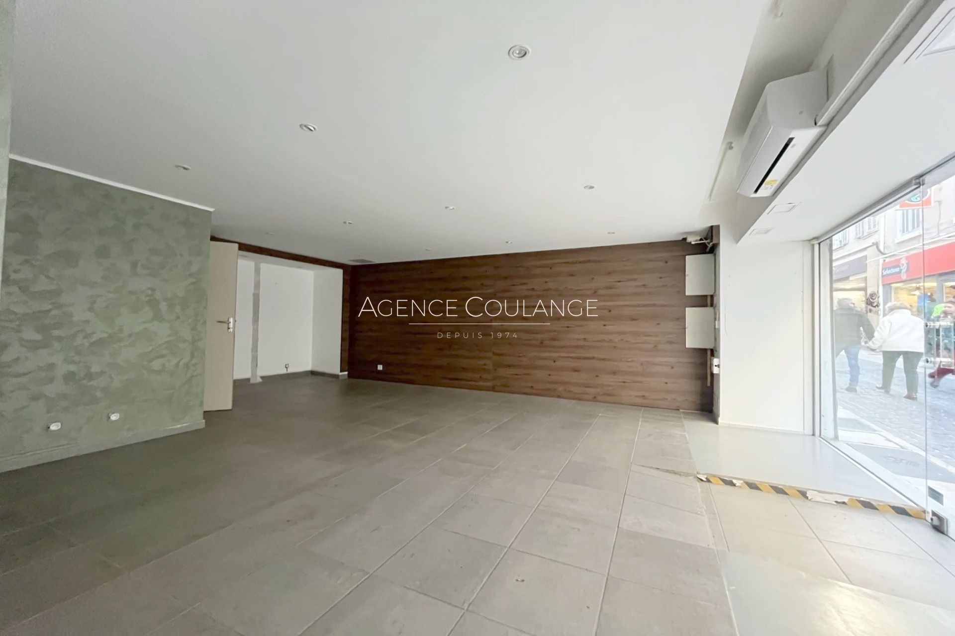 Local commercial 32 m² · à La Ciotat · 32 m² · 748 €/mois