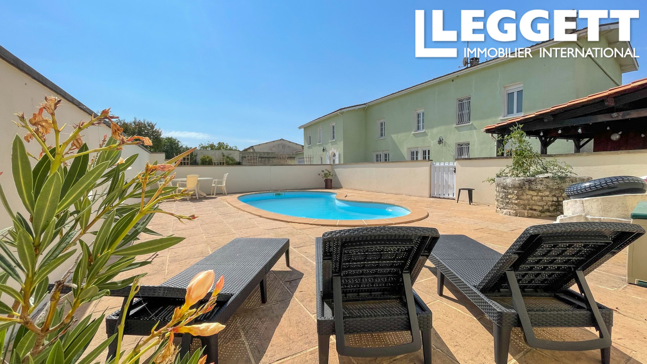 Maison 13 pièces 302 m² · à Marcillac-Lanville · 302 m² · 442 000 €