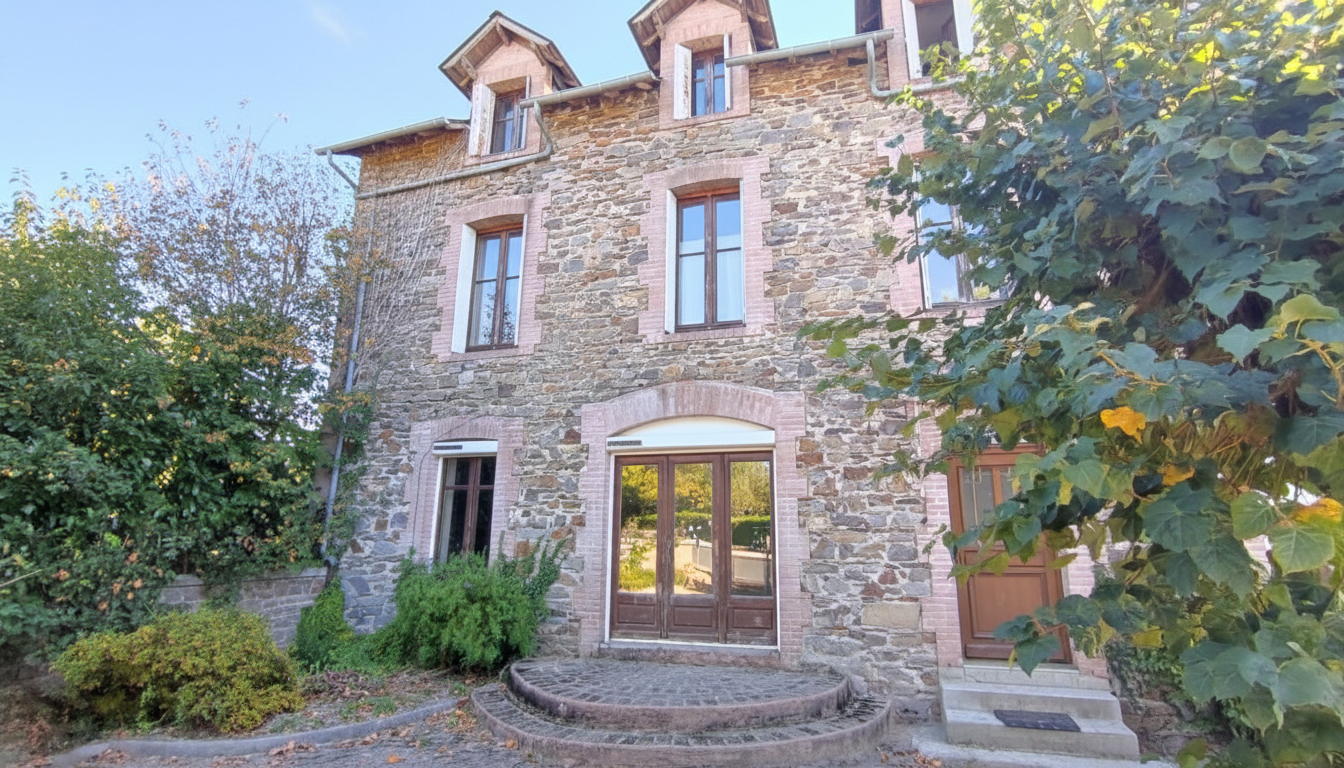 Maison 14 pièces 273 m² · à Soursac · 273 m² · 139 500 €