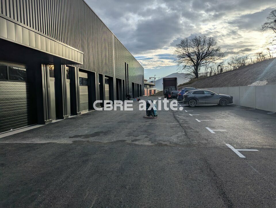 Local commercial 90 m² · à Poisy · 90 m² · 1 280 €/mois