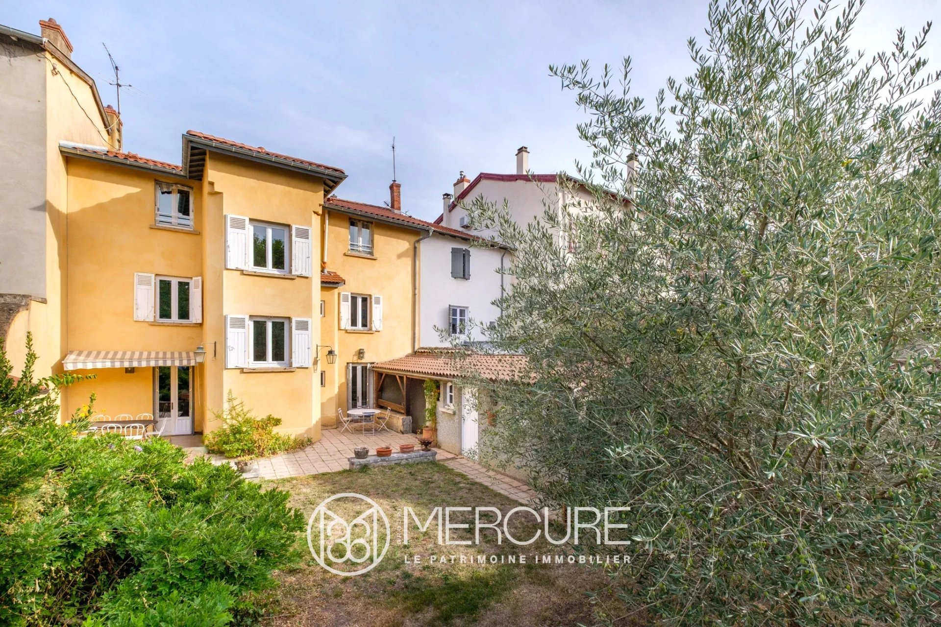 Maison 9 pièces 229 m² · à Tassin-la-Demi-Lune · 229 m² · 990 000 €