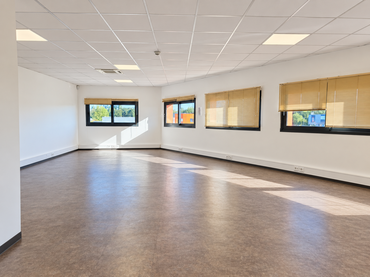 Local commercial 81 m² · à La Ville aux Dames · 81 m² · 177 600 €