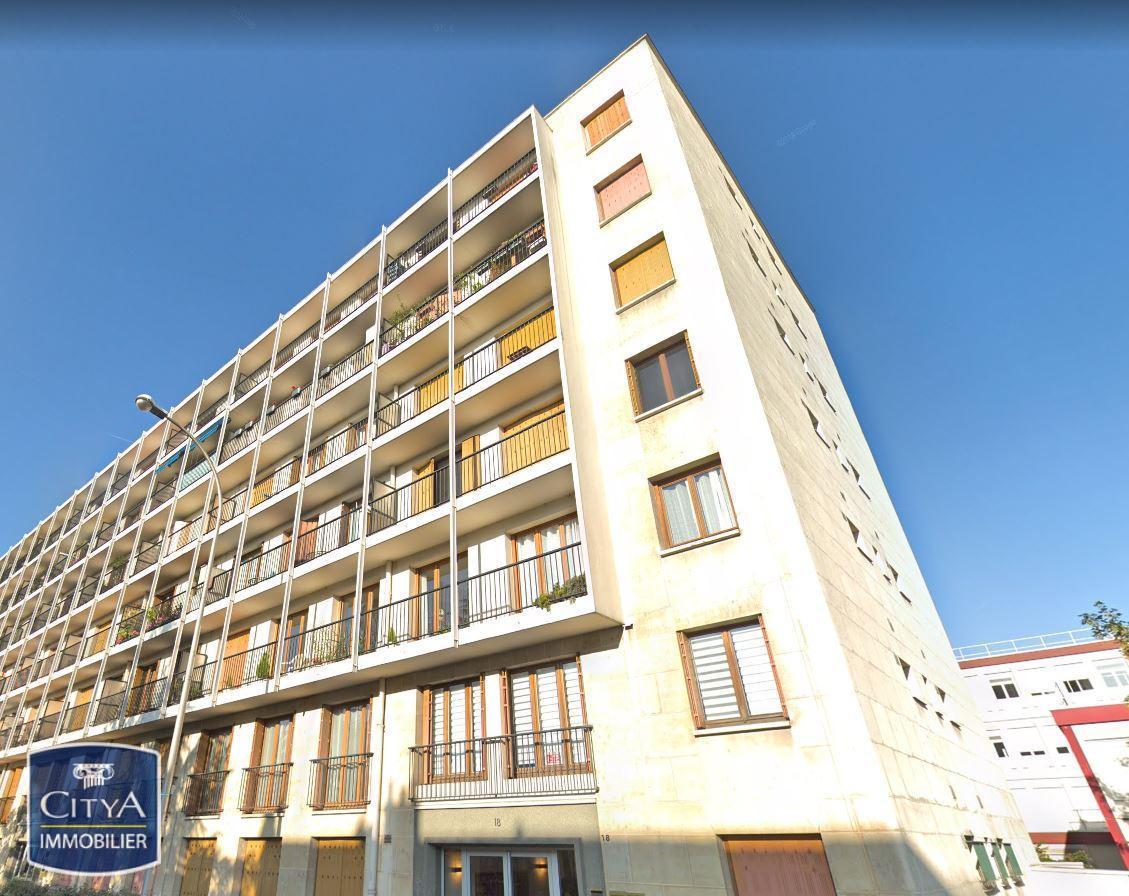 Parking ST MAUR DES FOSSES 94100 · à Saint-Maur-des-Fossés · 104 €/mois