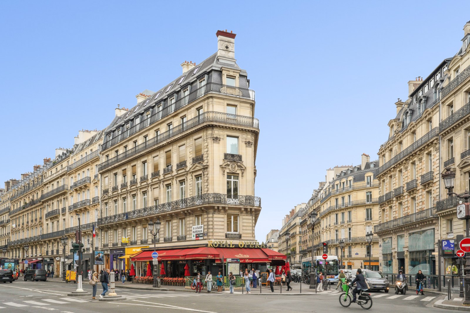 Local commercial 390 m² · à Paris 01e Arrondissement · 390 m² · 82 €/mois