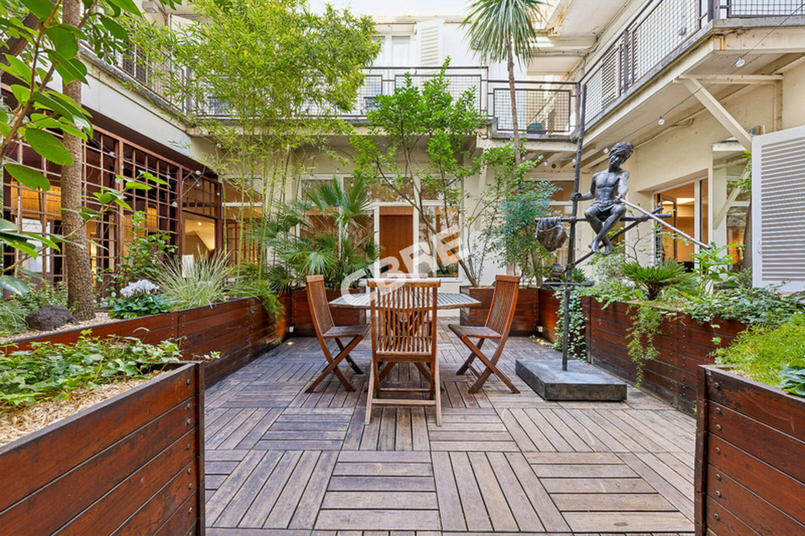 Local commercial 154 m² · à Paris 07e Arrondissement · 154 m² · 2 300 000 €