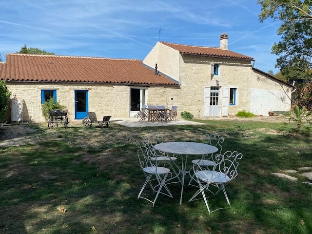 Maison 7 pièces 219 m² · à Secondigné-sur-Belle · 219 m² · 250 000 €