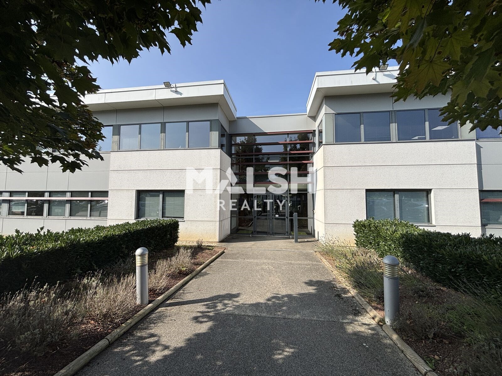 Local commercial 396 m² · à Limonest · 396 m² · 792 520 €